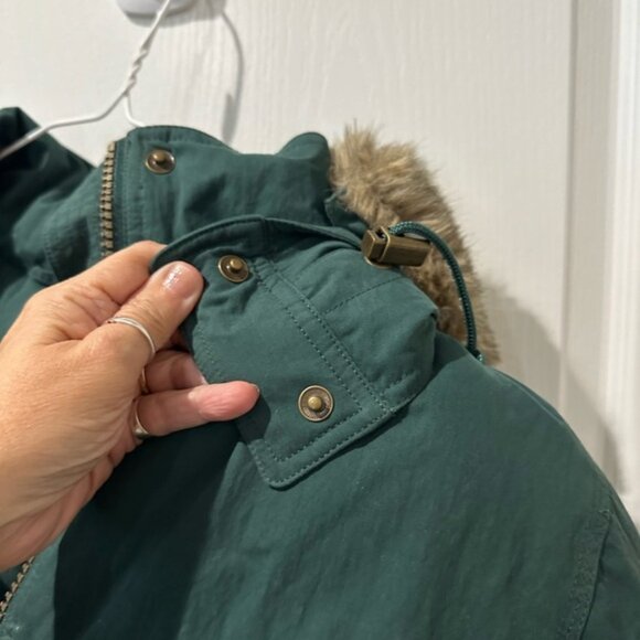 L.L. Bean Ladies Green Goose Down Parka w/ Removable Fur Trimmed Hood - Picture 5 of 11